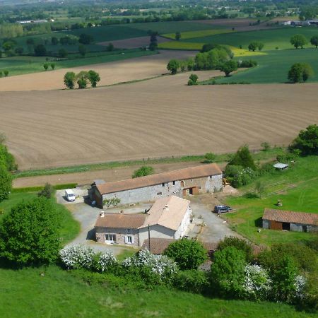 Aux Charmes D'Antan Hotell La Pommeraie-sur-Sèvre Exteriör bild